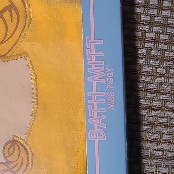 Vintage Hallmark Blue Bath Mitt Muppets Miss Piggy Design 1981 - Picture 2 of 4
